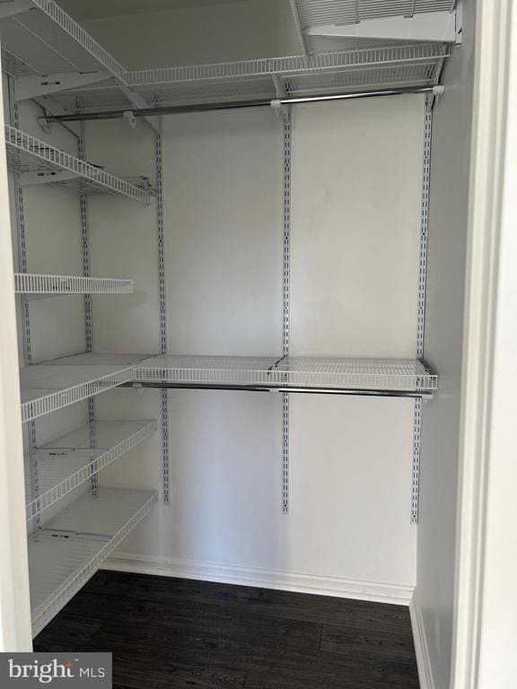 Foto del edificio - 7410 Emerald Dr