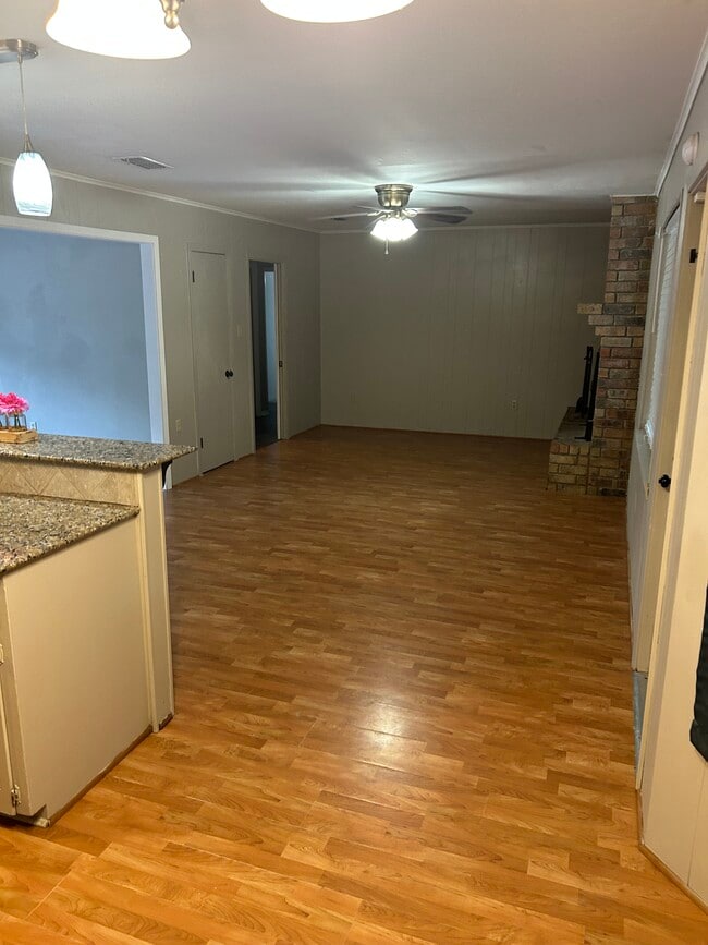 Building Photo - 867 Belden Dr