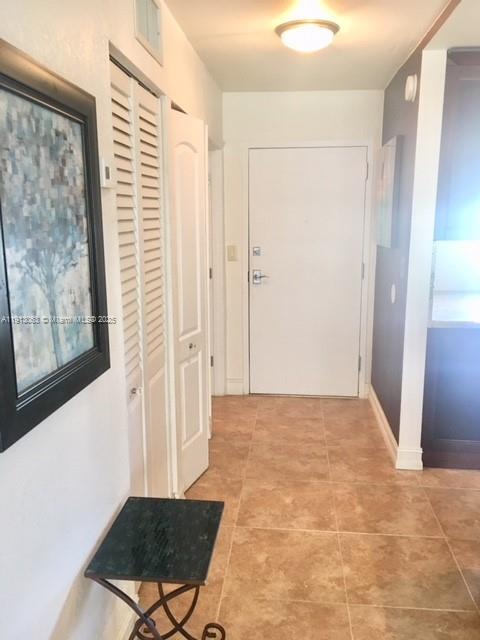 Foto del edificio - 4000 NE 169th St