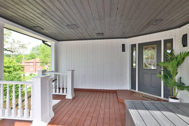 Building Photo - 252 Linden Ave