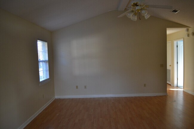Foto del edificio - Home For Rent