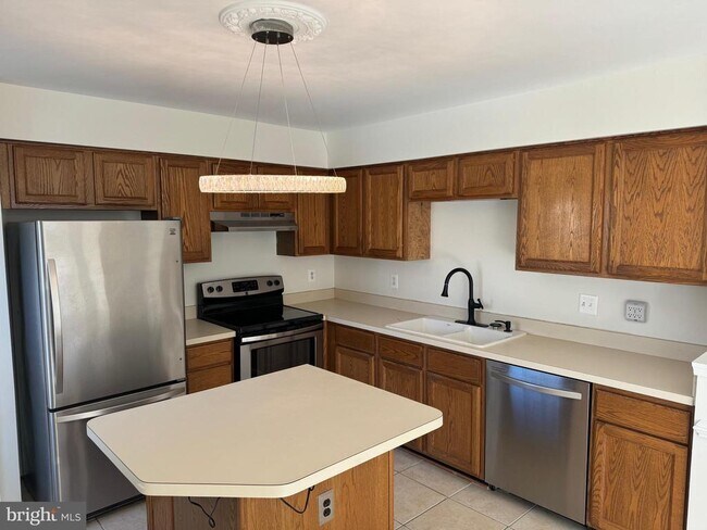 Foto del edificio - 7481 Gadsby Square