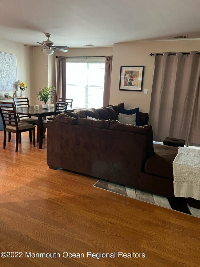 Foto del edificio - 93 Briarwood Ct