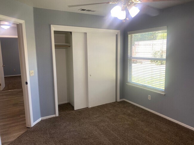 Building Photo - Home for Rent SE Area