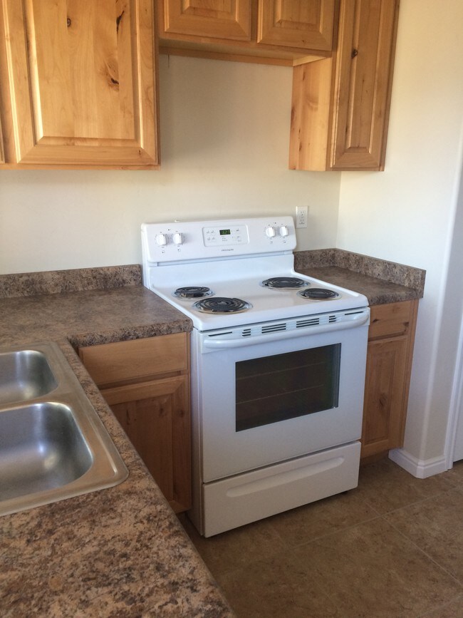 Building Photo - 141 E 300 S