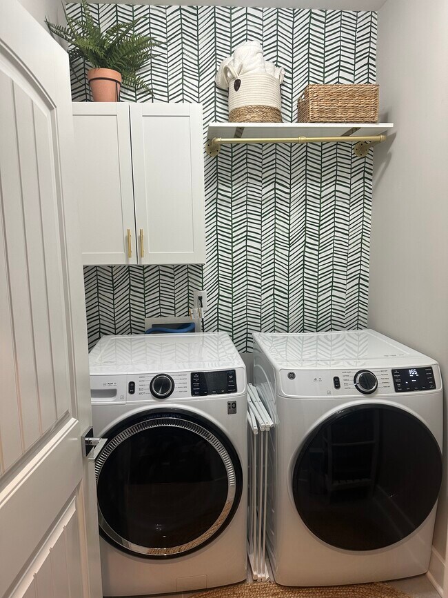 Laundry room - 2323 Central Ave