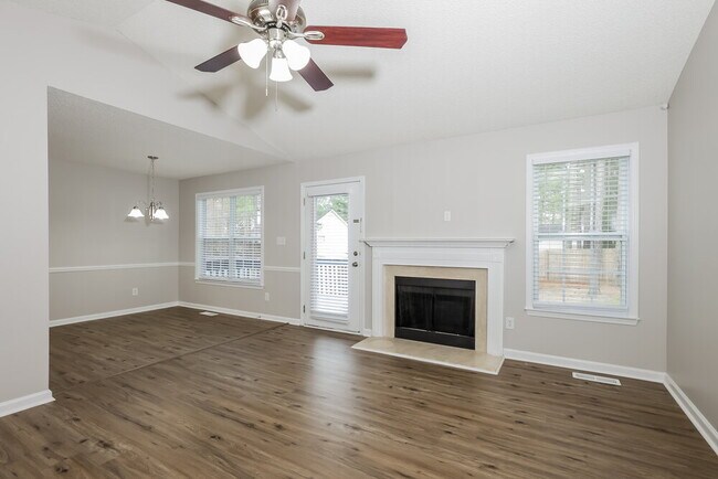 Foto del edificio - 240 Wood Green Dr