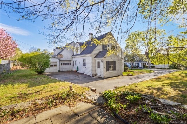Building Photo - 8 Arlington Heights