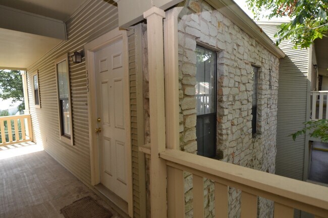 Foto del edificio - 4401 Speedway- Free Cable and Internet-Available for August!