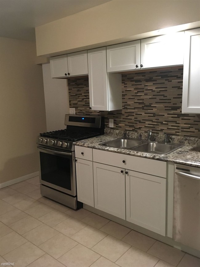 Foto del edificio - 3 br, 1 bath House - 602 E Railroad St