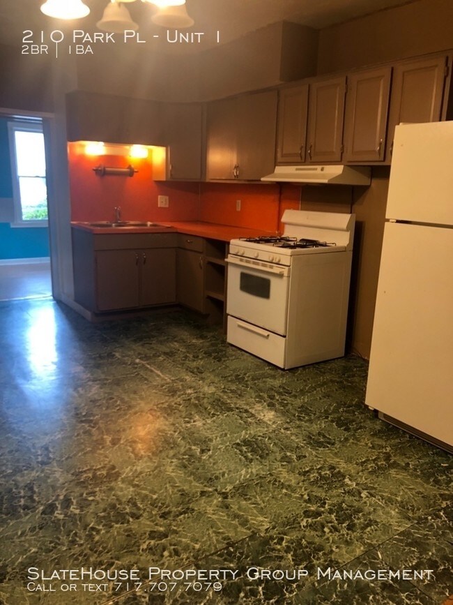 Foto del edificio - First floor two bedroom with fenced in yard