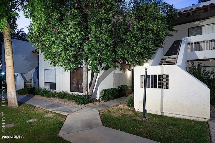 Foto principal - 8651 E Royal Palm Rd