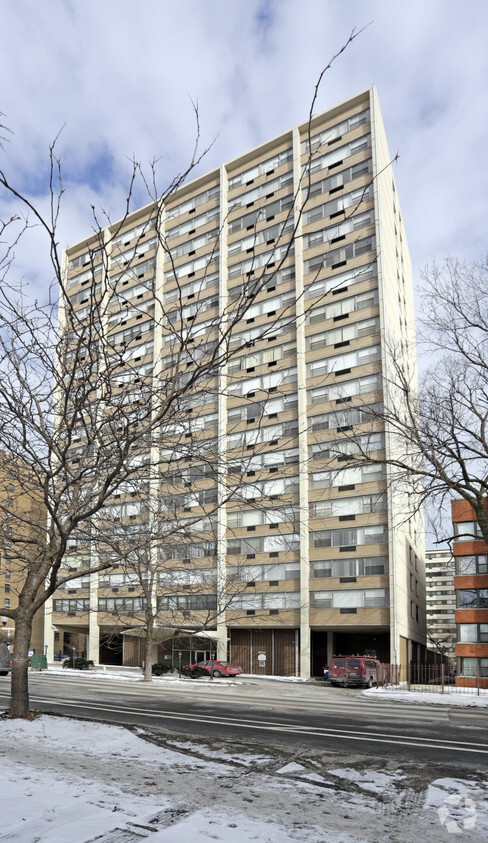 Foto principal - 73rd St Apts