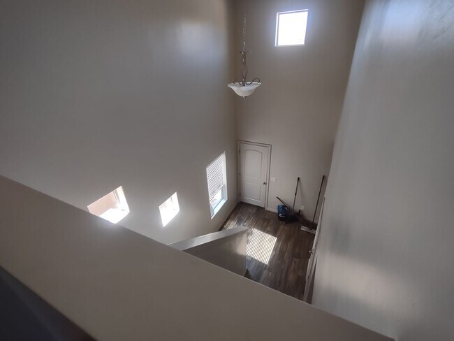 Foto del edificio - Spacious 4 Bedroom Home!