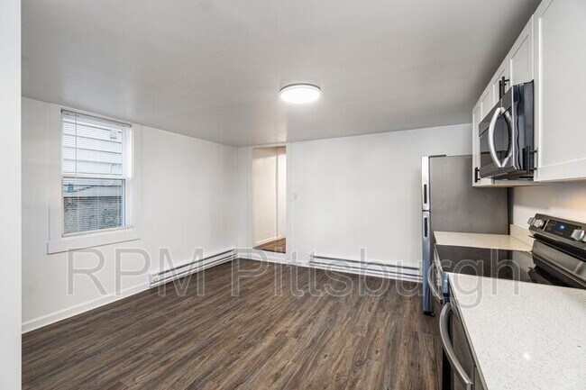 Foto del edificio - 3316 Brighton Rd