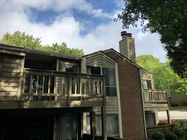 Foto del edificio - 1606 Sharon Rd W