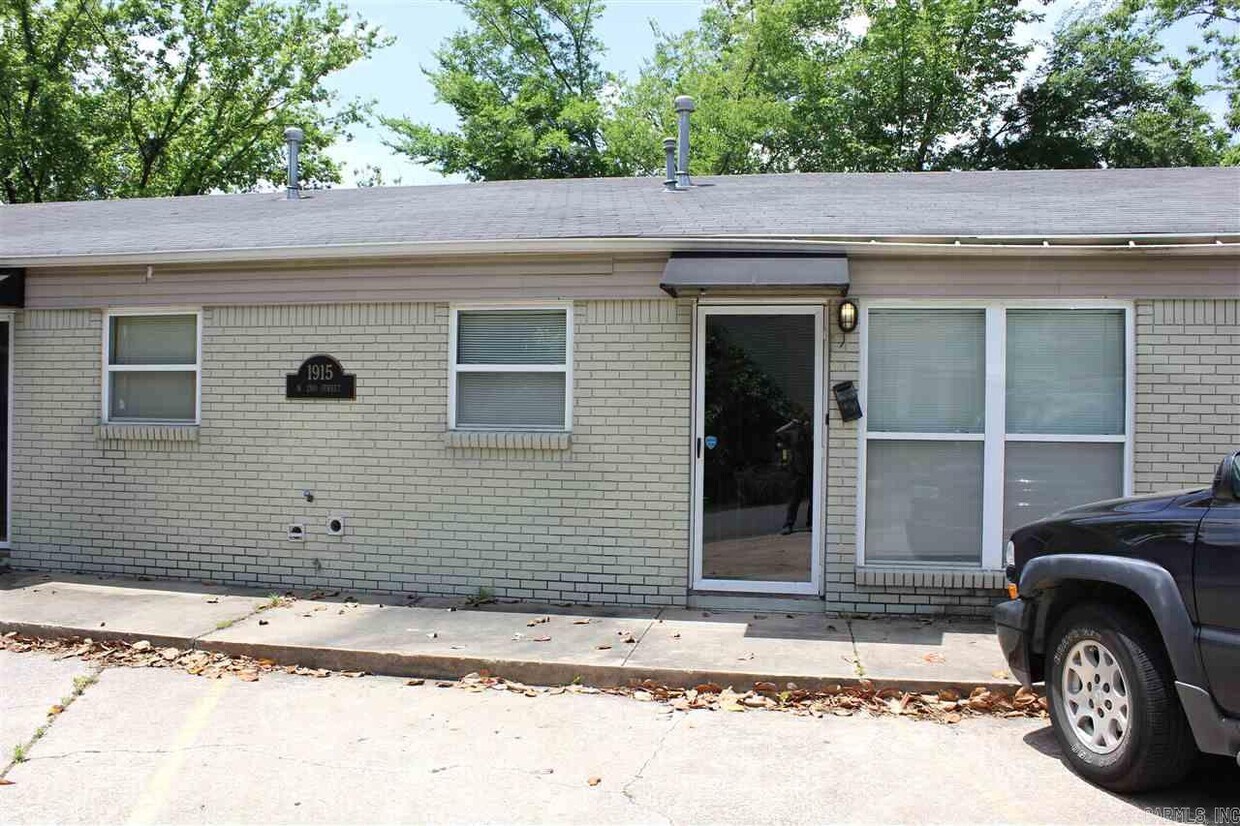 Foto principal - 1915 W 2nd St