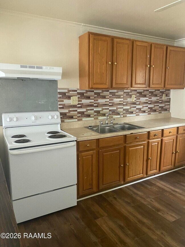 Building Photo - 714 Evangeline Dr