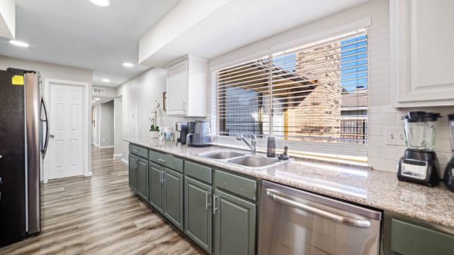 Photo - 1208 Spring Creek Pkwy House