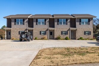 Building Photo - 932 Warrior Hill Dr