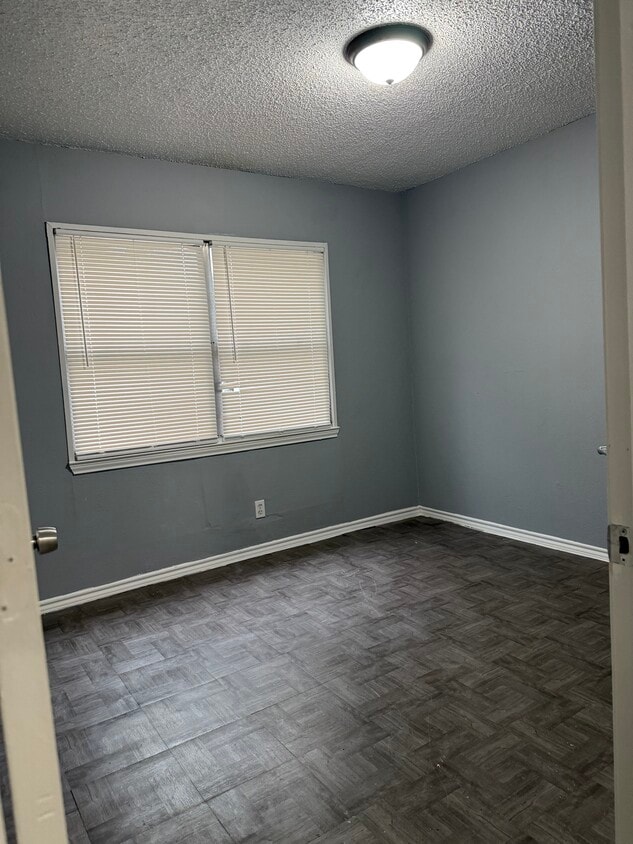 Building Photo - 2919 Shadow Wood Dr