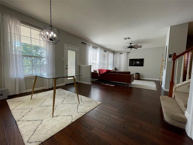 Building Photo - 10613 Beard Ave