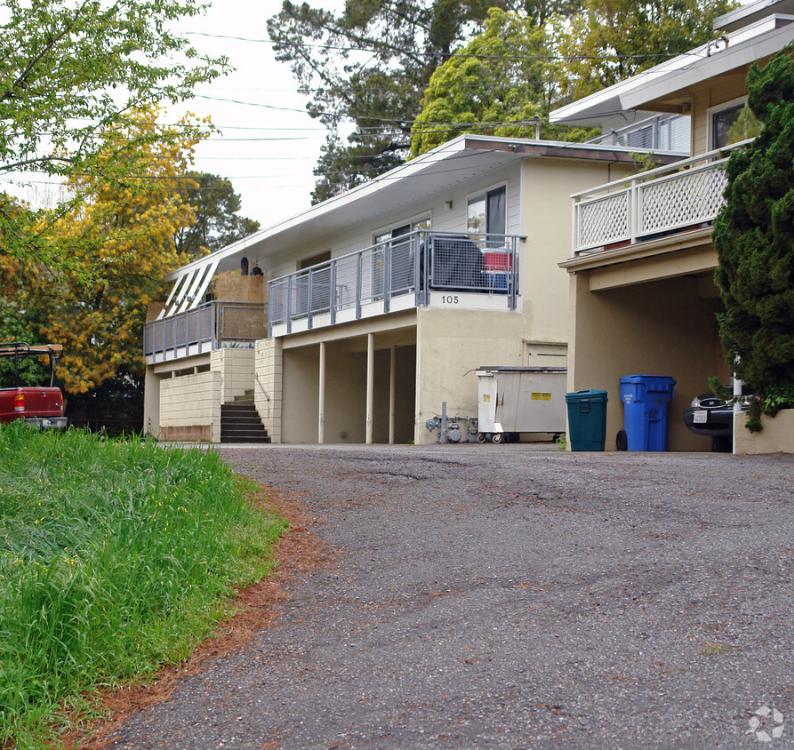 Primary Photo - 105 Belvedere Dr