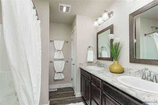 Foto del edificio - 2353 Gleneagles Blvd