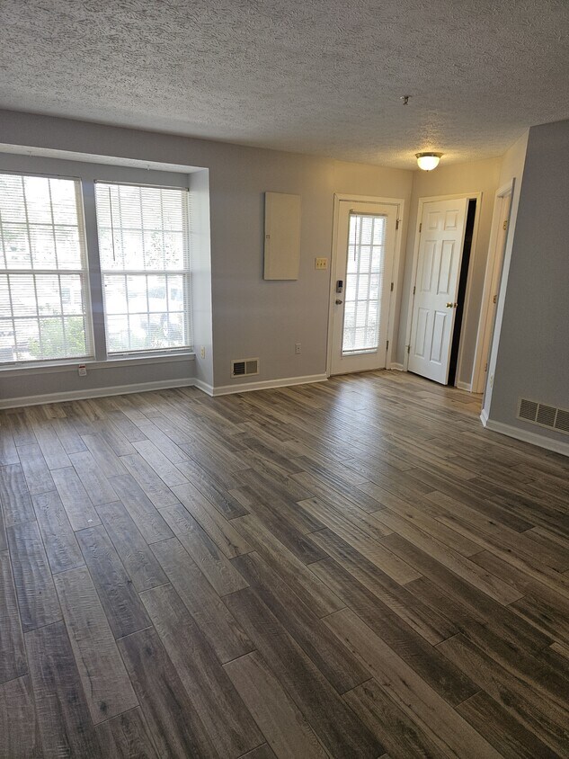 Foto principal - 5309 Regal Ct