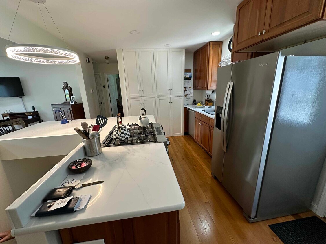 Foto principal - 708 Westwood Blvd