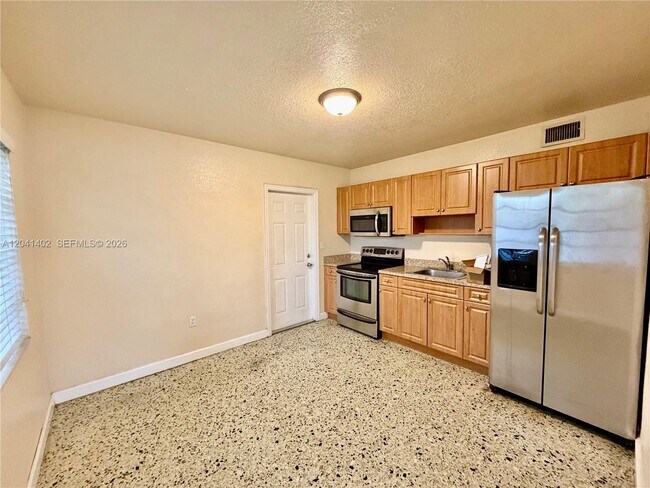 Foto del edificio - 911 NW 22nd Pl