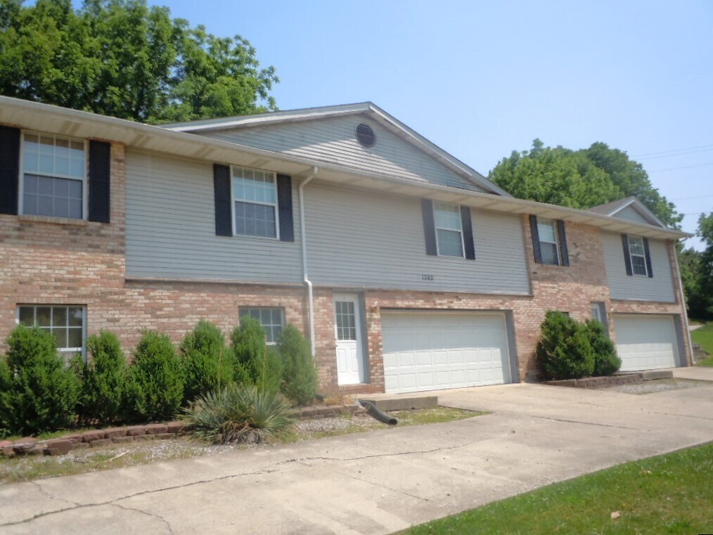 1262 N Keebler Ave, Collinsville, IL 62234 Townhome Rentals in