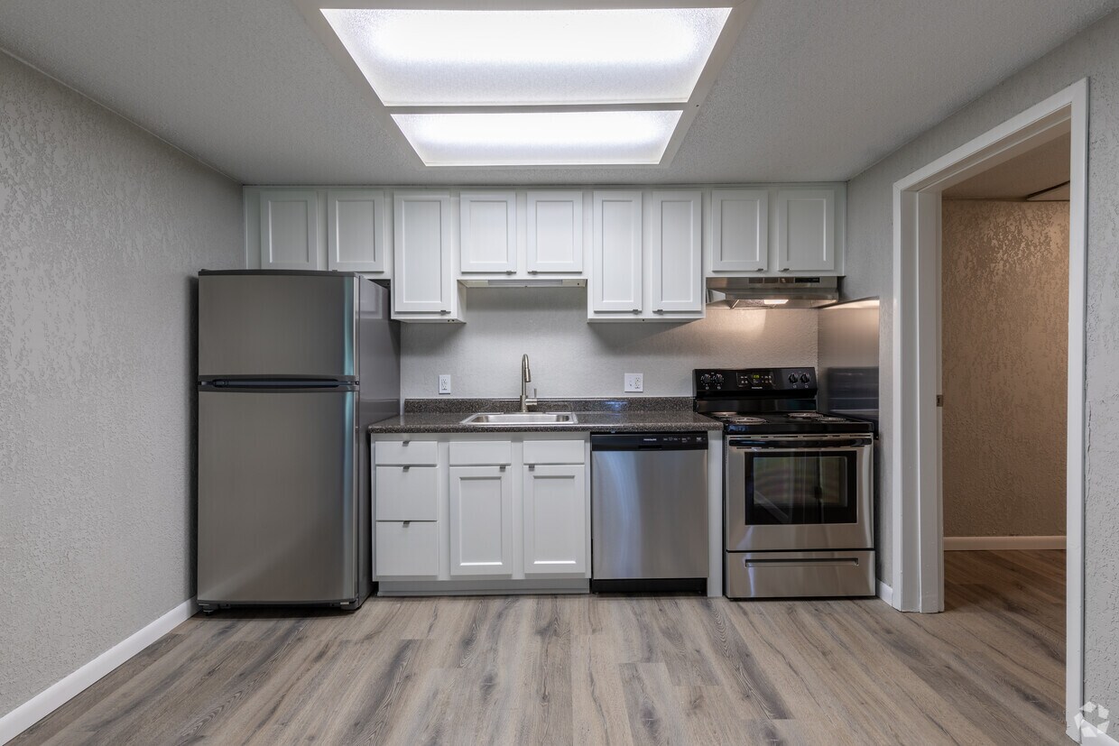 Olivewood Apartments Apartments in Sterling Heights, MI