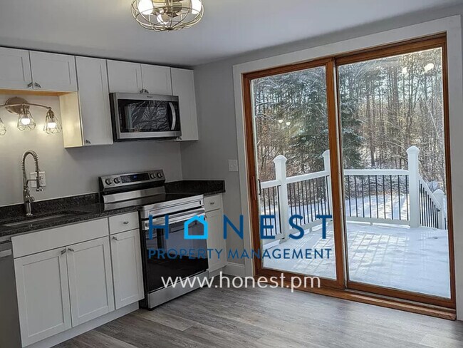 Foto del edificio - 433 Whitefield Rd