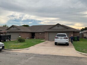 Building Photo - 10220 Lilac Ln