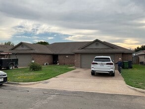 Building Photo - 10220 Lilac Ln