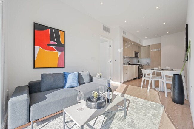 Foto del edificio - 8820 Belford Ave