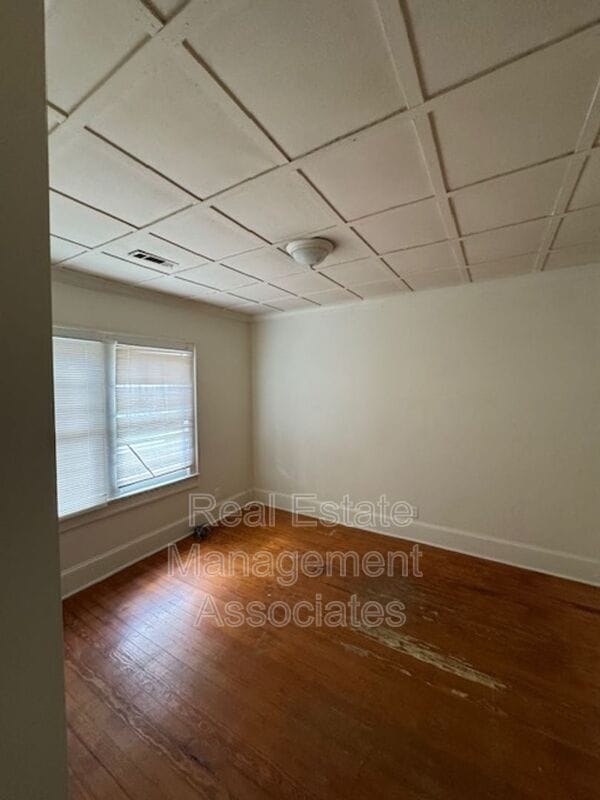 Building Photo - 125 E Chappell St
