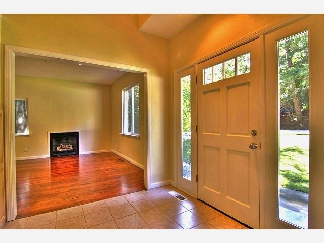 Building Photo - 220 W Hilton Dr