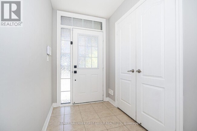 Building Photo - 64 Quarrie Ln