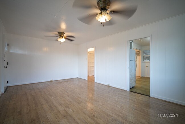 Building Photo - Charming Remodeled Duplex in Kaneohe - 2 B...