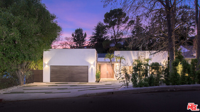 Building Photo - 2213 Roscomare Rd