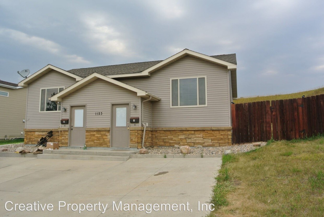 Foto principal - 1123 8th Ave NE