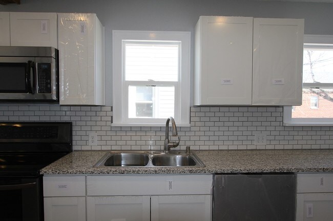 Dishwasher and lots of light - 1713 E 20th St