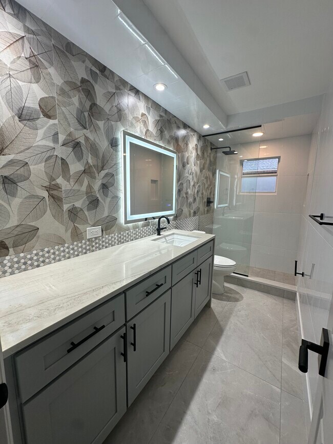 Baño del pasillo - 3014 W Arch St