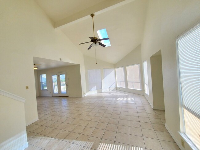 Building Photo - Fenced Jamaica Beach 3/2/1 Tri-level Home