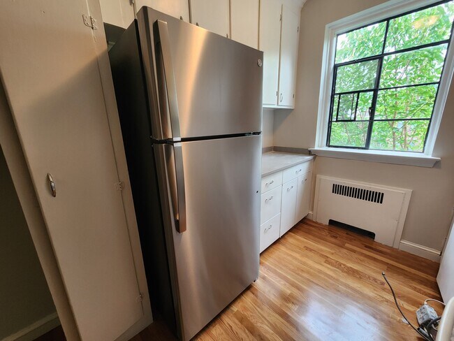 Building Photo - 105 Longwood Ave