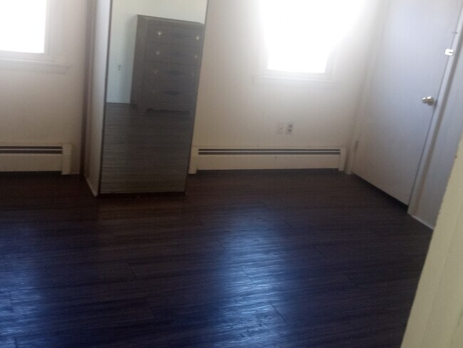 Building Photo - 101 Squires Ave