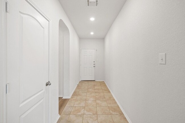 Building Photo - 1221 Backcountry Dr