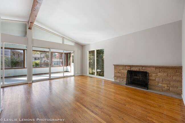 Foto del edificio - 59 Elmwood Dr